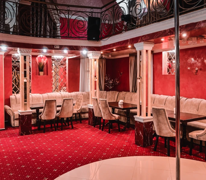 Salón con diferentes técnicas de tapizar Sillas. Las Rozas en Madrid