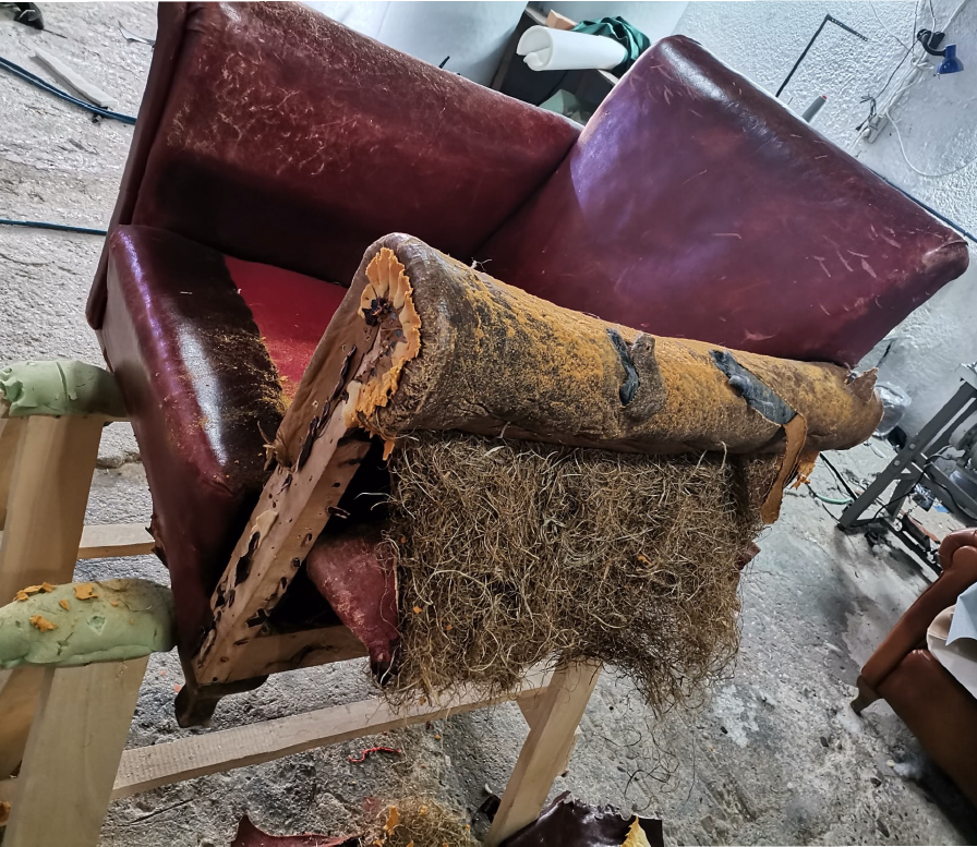 Estructura de un sofá antes de tapizar