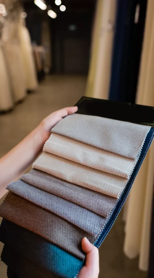 Muestrario de telas para tapizar un sofá